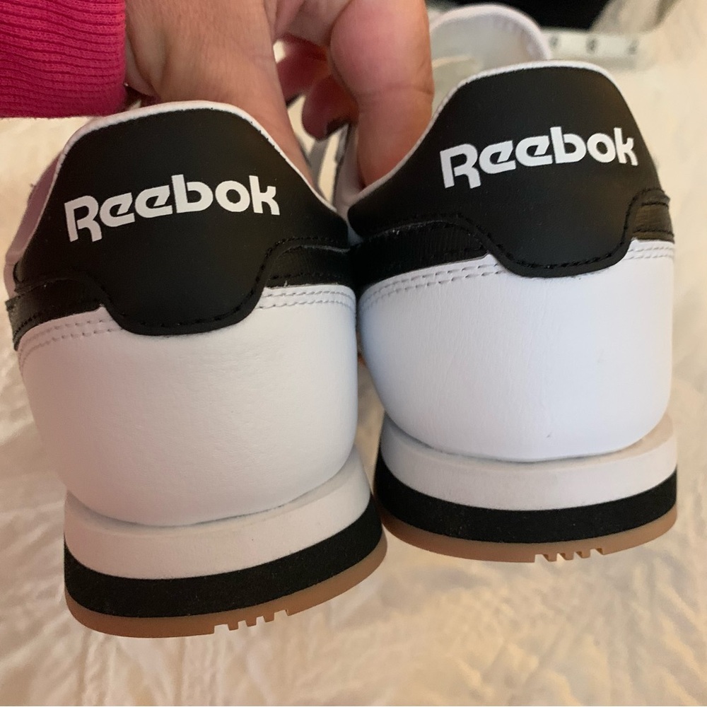 Reebok sneakers sz 7men/ 8 women - Picture 11 of 12